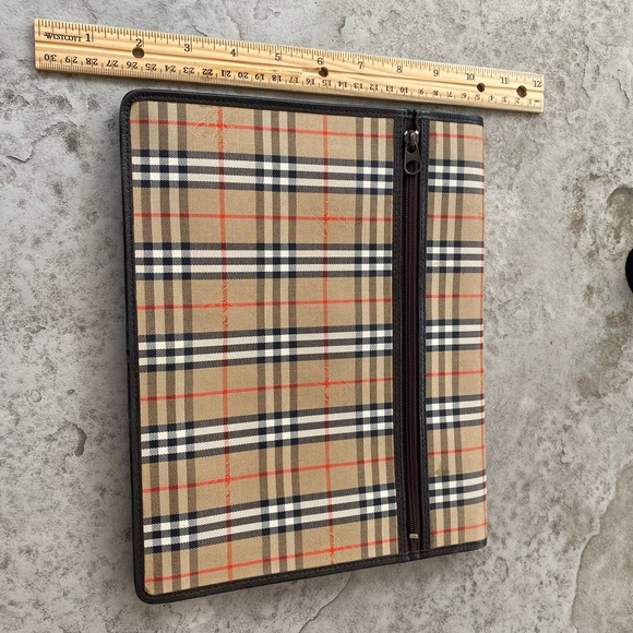 Burberry Vintage Clutch Bag - Picture 5 of 15